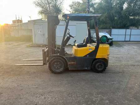 Wózki gazowe 2003  Daewoo G30E-3 (2)
