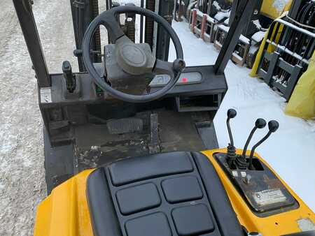 LPG Forklifts 1999  Yale GLP-30TF (5) 