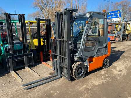 Diesel Forklifts 2015  Unicarriers Y1D1A18Q (1) 