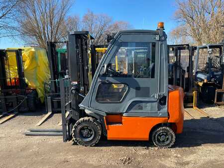 Diesel Forklifts 2015  Unicarriers Y1D1A18Q (2) 