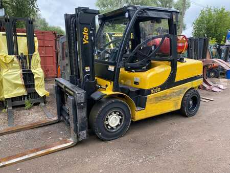 LPG Forklifts 2015  Yale GLP55VX (1)