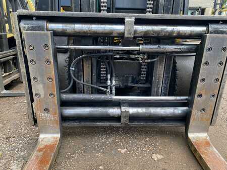 LPG Forklifts 2015  Yale GLP55VX (9)