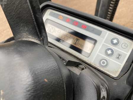 Treibgasstapler 2011  Nissan EBT-P1F1 (10)