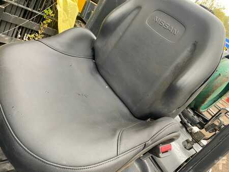 Treibgasstapler 2011  Nissan EBT-P1F1 (7)