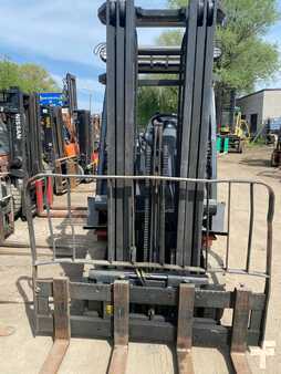 Treibgasstapler 2005  Nissan UD02A25PQ (4)