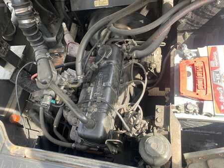 Treibgasstapler 2007  Nissan UD02A25PQ (11)