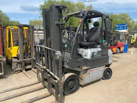 Treibgasstapler 2007  Nissan UD02A25PQ (1)