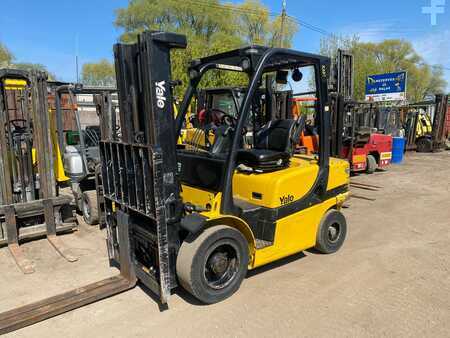 Carrelli elevatori diesel 2013  Yale GDP30VX (1)