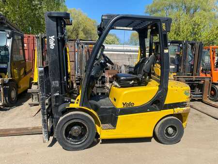Carrelli elevatori diesel 2013  Yale GDP30VX (2)
