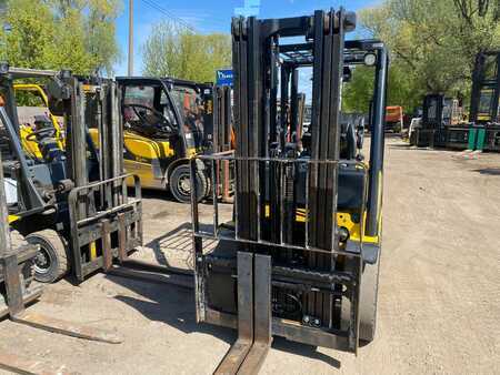 Carrelli elevatori diesel 2013  Yale GDP30VX (4)