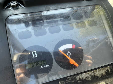 Gas gaffeltruck 2005  Nissan UGD02A30PQ (10)