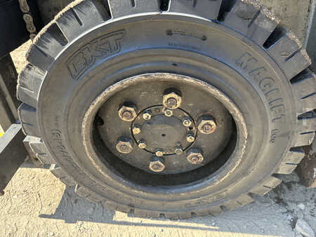 Gas gaffeltruck 2005  Nissan UGD02A30PQ (12)