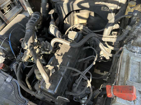 Gas gaffeltruck 2005  Nissan UGD02A30PQ (13)