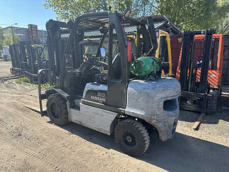 Gas gaffeltruck 2005  Nissan UGD02A30PQ (3)