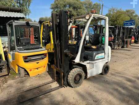 Wózki gazowe 2016  Unicarriers P1D1A15LQ (1)