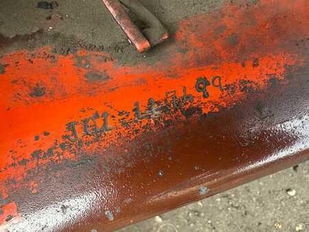 Treibgasstapler 1998  Nissan J01 (13)