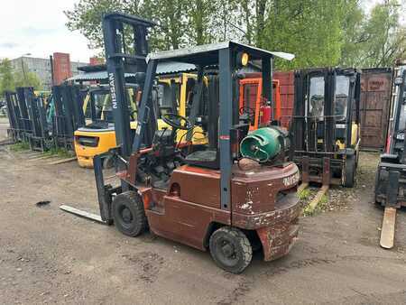 Treibgasstapler 1998  Nissan J01 (3)