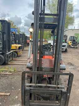 Treibgasstapler 1998  Nissan J01 (4)