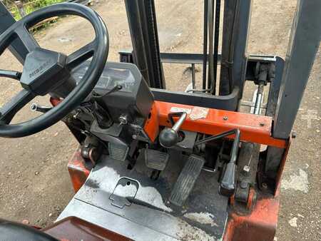 Treibgasstapler 1998  Nissan J01 (7)