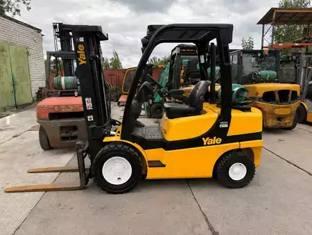 Carrelli elevatori GPL 2005  Yale GLP30VX (2)