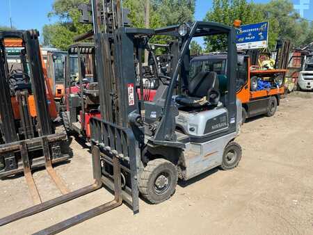 Treibgasstapler 2008  Nissan P1D1A15LQ (1)