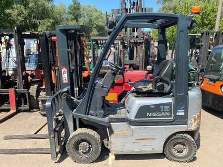 Treibgasstapler 2008  Nissan P1D1A15LQ (2)