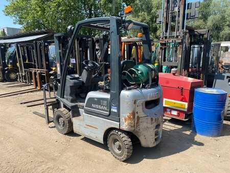 Treibgasstapler 2008  Nissan P1D1A15LQ (3)