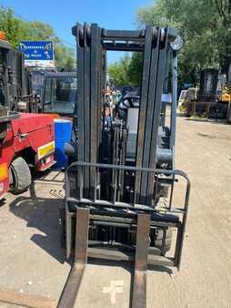Treibgasstapler 2008  Nissan P1D1A15LQ (4)