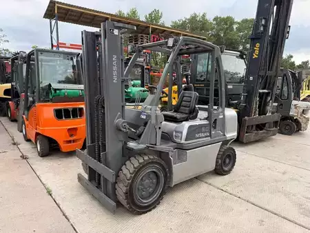 Diesel truck 2012  Nissan YG1D2A30Q (1)