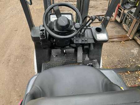 Propane Forklifts 2011  Nissan EBT-P1F1 (5)