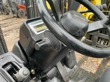 LPG Forklifts 2011  Nissan EBT-P1F1 (6)