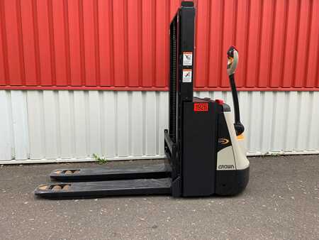 Pallet Stackers 2021  Crown DS3040 (1) 