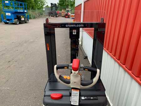 Pallet Stackers 2021  Crown DS3040 (6) 