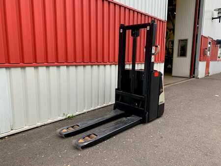 Pallet Stackers 2021  Crown DS3040 (8) 