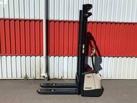 Pallet Stackers 2022  Crown WF (1)