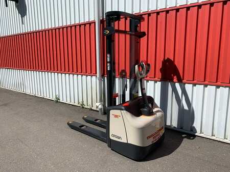 Pallet Stackers - Crown WF3000 (3)