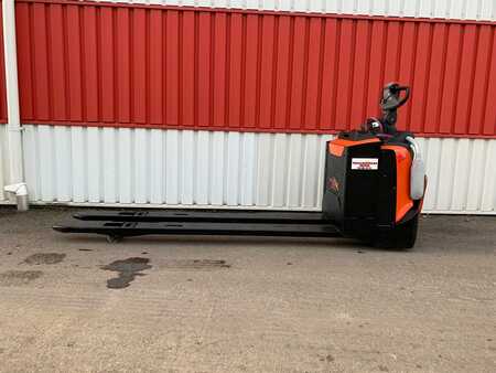 Pallet Stackers 2016  BT LPE200 (1) 