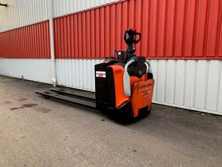 Pallet Stackers 2016  BT LPE200 (3) 