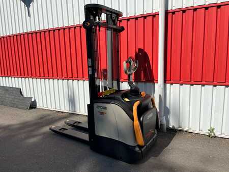 Pallet Stackers 2023  Crown ET (3) 