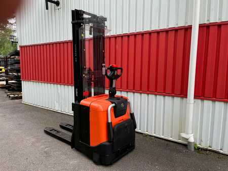 Pallet Stackers 2013  BT SPE125L (3) 
