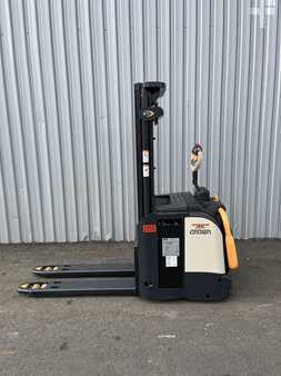 Pallet Stackers 2023  Crown ETi (1)