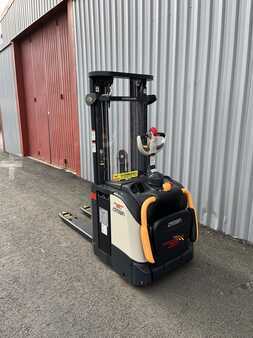 Stacker pedestre 2023  Crown ETi (3)