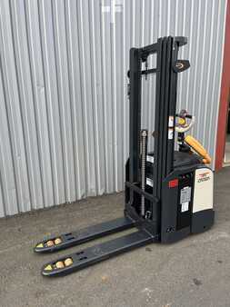 Pallet Stackers 2023  Crown ETi (4)