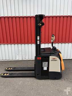 Pallet Stackers 2023  Crown ETi (1)