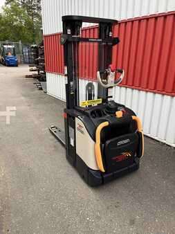 Pallet Stackers 2023  Crown ETi (3)