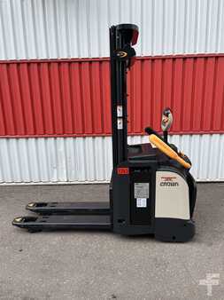 Pallet Stackers 2023  Crown ETi (1)