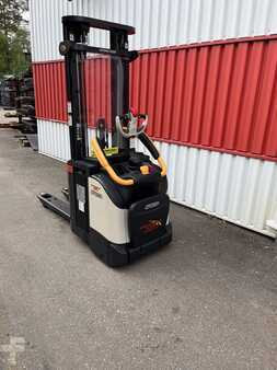 Pallet Stackers 2023  Crown ETi (3)