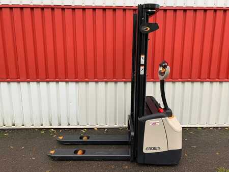 Pallet Stackers 2022  Crown WF3000 (1)