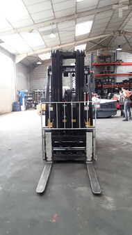 Empilhador a gás  Yale GLP35VX (2)