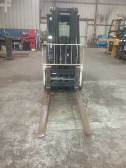 Empilhador a gás  Yale GLP30MX (2)